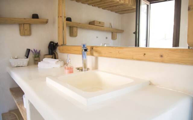 Spathi Beach Bar Restaurant & Suites