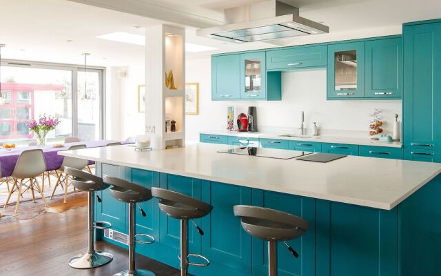 Vibrant Seafront Home With Seasonal Pool