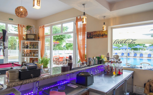 Erato Studios & Apartments