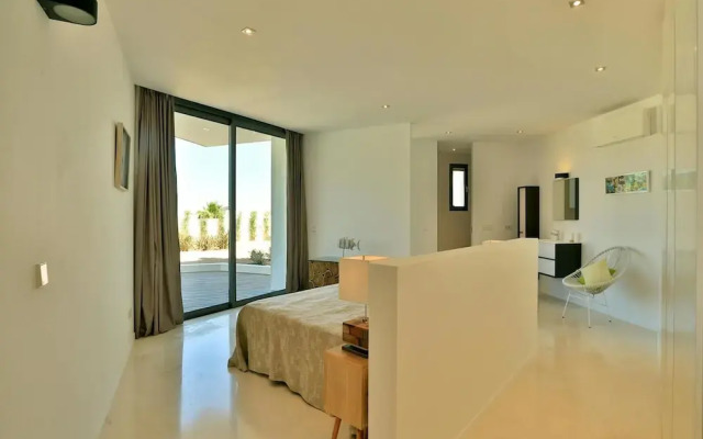 Modern Holiday Home With Vast Terracing
