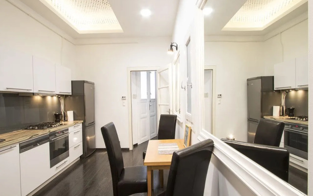 Budapest White Boat Apartments