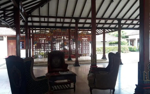 KoolKost At Tenggilis - Minimum Stay 30 Nights