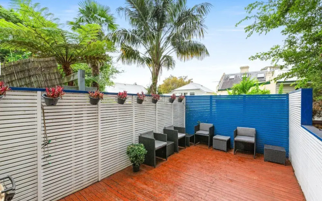 Elegant 1-bed With Study by Balmain Wharf
