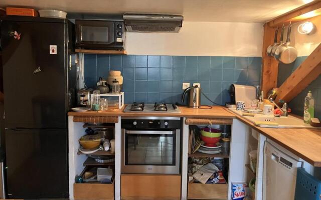Superb 90m With Wifi Located In Avignon!