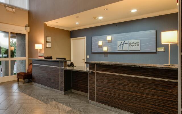 Holiday Inn Express & Suites Santa Clara by IHG