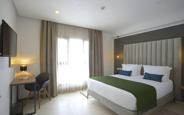 Maia Hotel Suites - Image 7