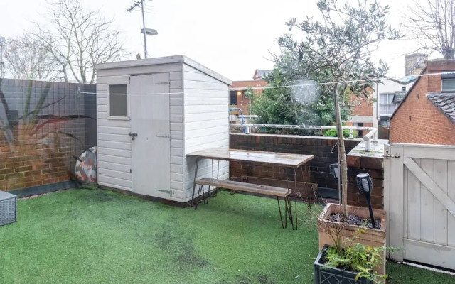 Stunning 1BD Flat w/ Garden Area, Kentish Town!