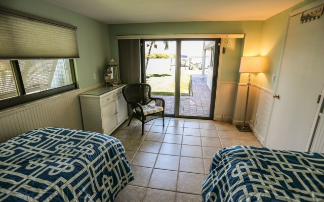 205 Bayview Ave. - M