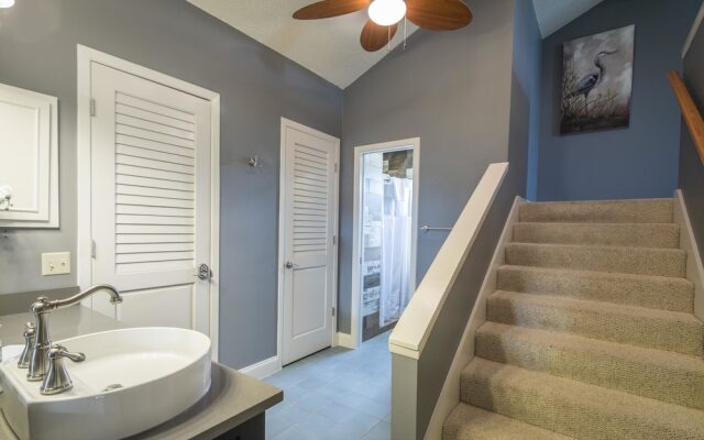 Lakeside Villa by RedAwning