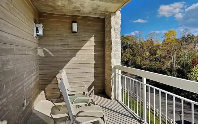 Whispering Pines by Vtrips