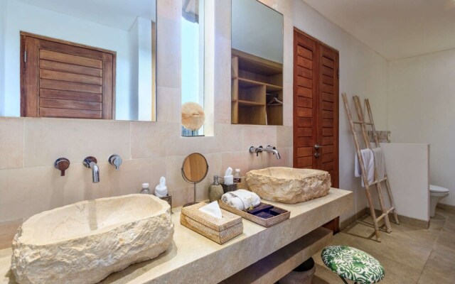 Luxury 5 Bedroom Villa With Private Pool, Bali Villa 2055