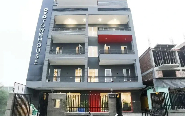 OYO Townhouse 203, Sector 57