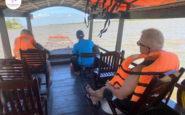 Rooster Mekong Garden & Villas