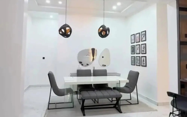 Calli's Court Apartment