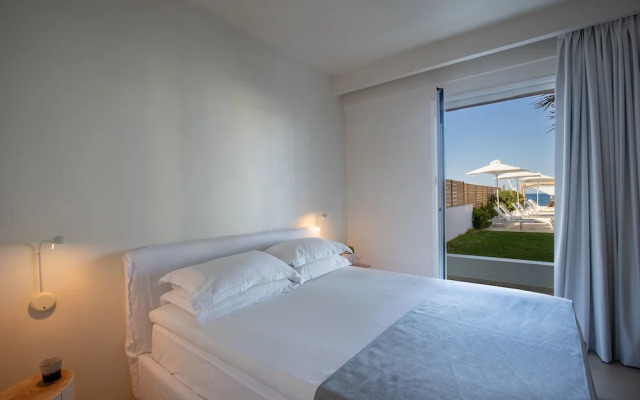 Akrogiali Beach Hotel