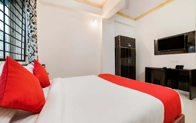 OYO 62329 Lucky Hotels