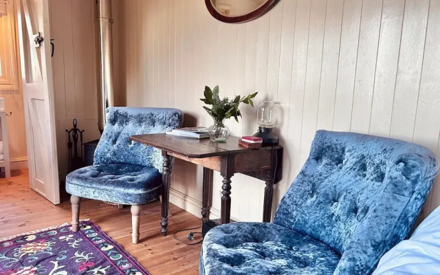 Tranquil Cabin Retreat Near Chepstow