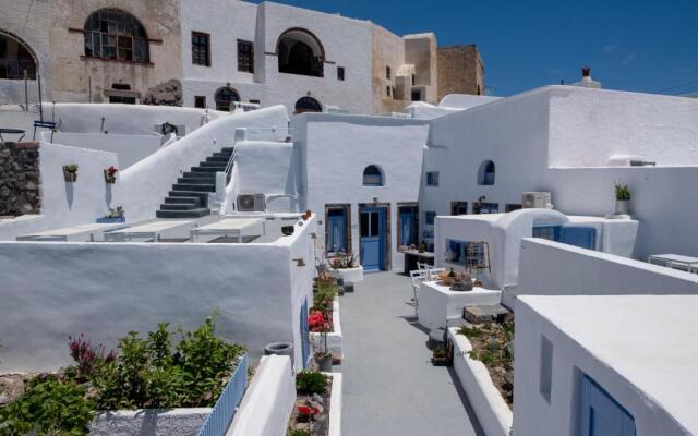 Labyrinth Traditional Houses