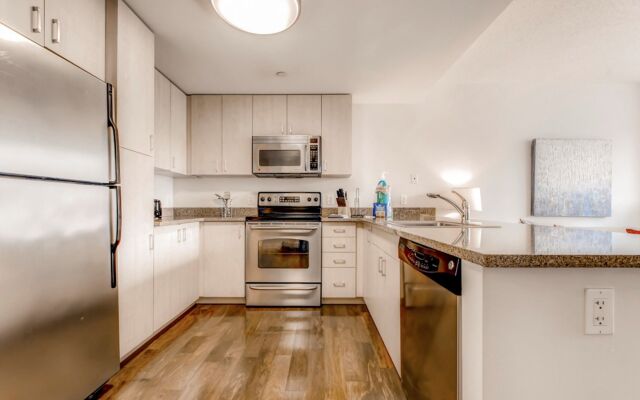 Global Luxury Suites at China Town