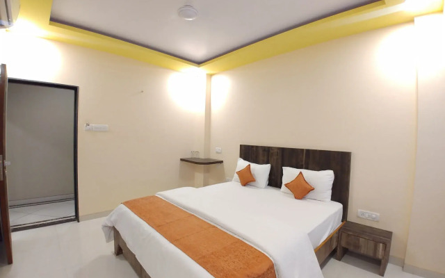 OYO 13150 Mangal Residency