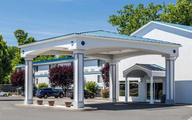 Quality Inn & Suites Danbury near University