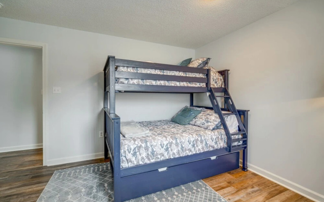 Pet-friendly Villas Vacation Rental: Walk to Bay