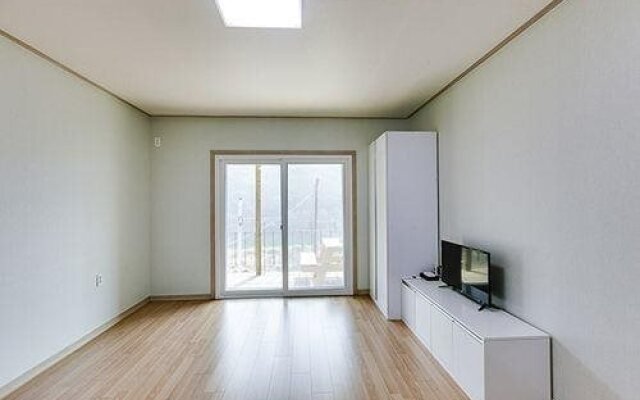 Kkeomeokda-ri Pension