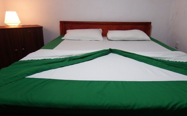 Welikande Hotel and Trekking Center