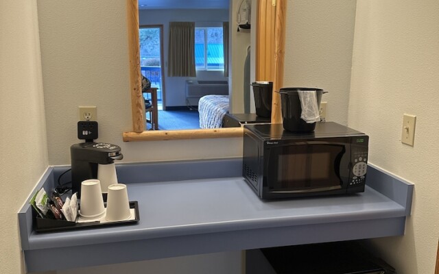 Edgewater Inn Shady Cove