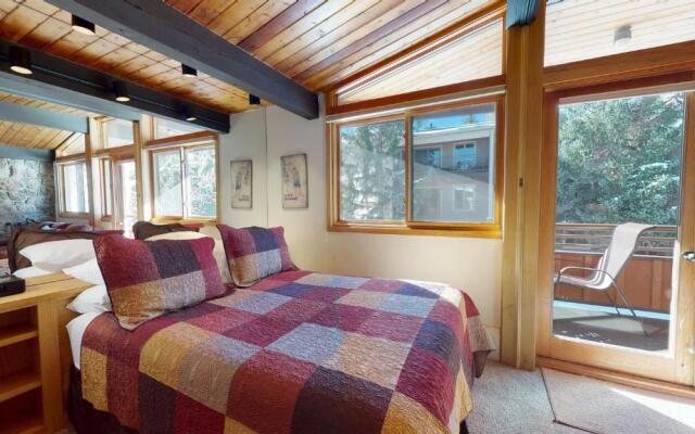 Laurelwood Condominiums Studio Premier Unit 413