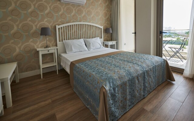 Lara Suite's