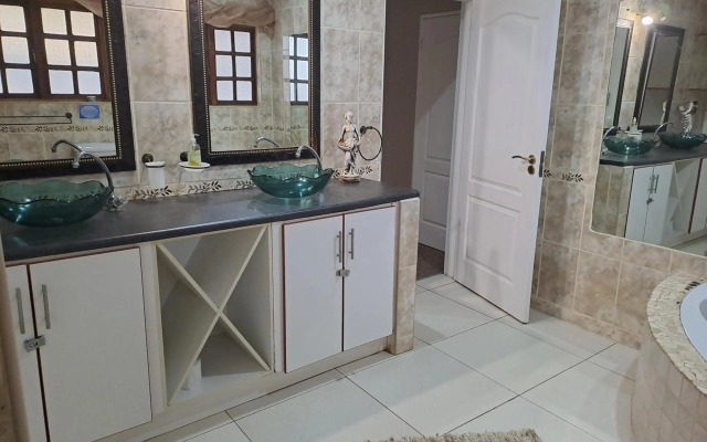 Shangrila Innibos Country Lodge