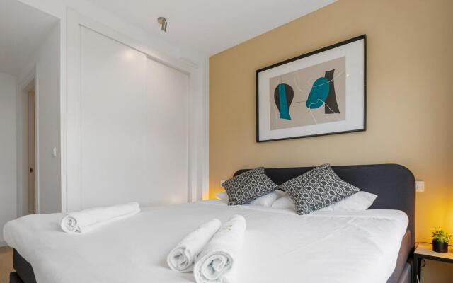 Roli in Estepona with 2 bedrooms and 2 bathrooms