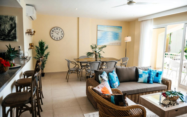 New Apartment Sueno pool area private Beach guard