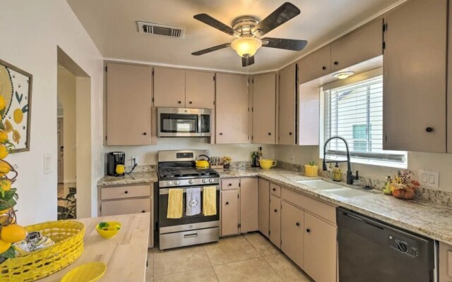 Bakersfield City Home w Patio and Garden