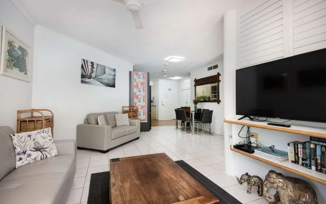Golden Sands Beachfront Resort – Lobby – Cairns