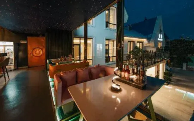 Deluxe Villa Boutique Hostel