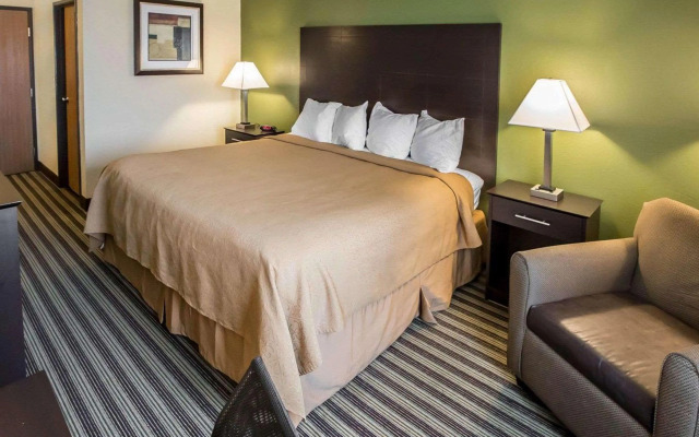 Quality Inn Chesterton near Indiana Dunes National Park I-94