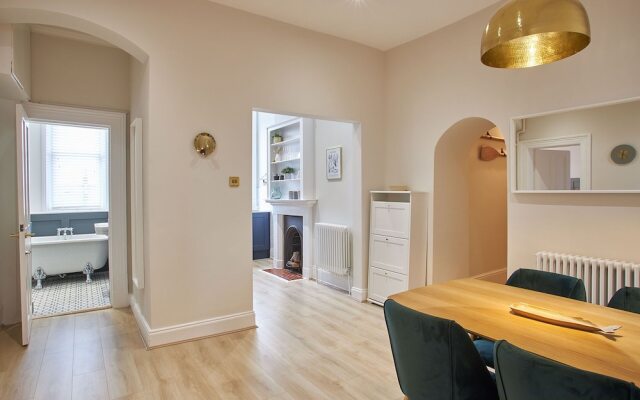 Host Stay Huntcliff View Apartment