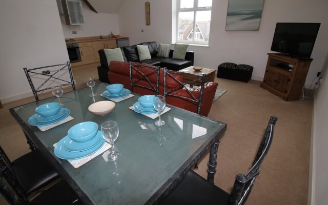 Ashgrove Court Penthouse's by Cardiff Holiday Homes