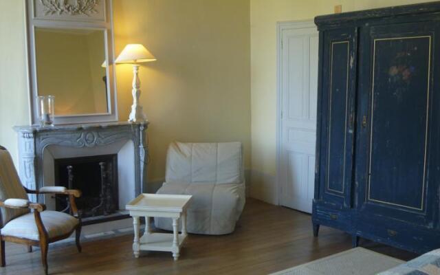 Chateau De Bessey-Les-Citeaux