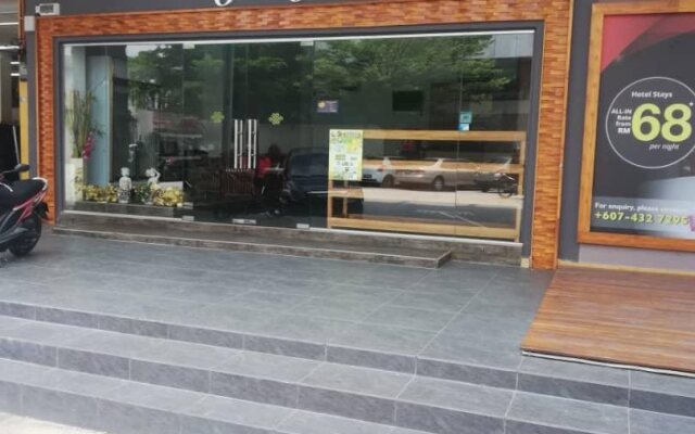 Room V @ Jalan Sultanah Near Bus Stop Batu Pahat