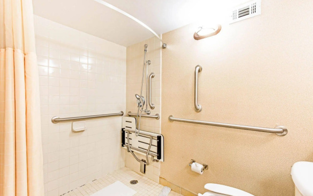 Days Hotel by Wyndham Williamsburg I-64