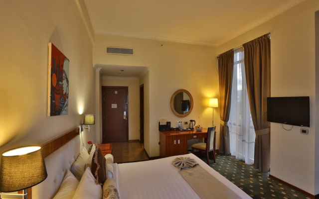 Kenenisa.. Oasis International Hotel