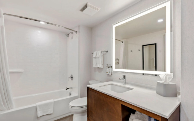 Holiday Inn Hotel & Suites Ottawa Kanata by IHG