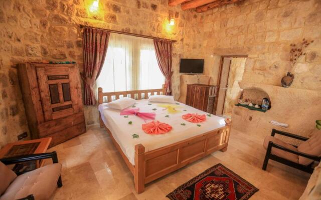 Abu Hayat Cave Suites