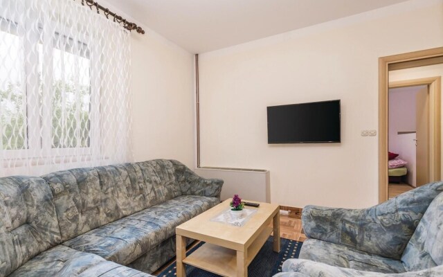 Awesome Apartment in Bresca With Wifi and 2 Bedrooms