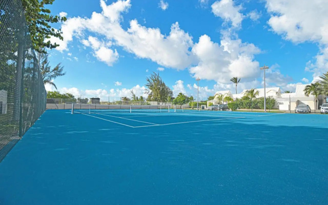 Deja Blue - Comfortable Beachfront condo