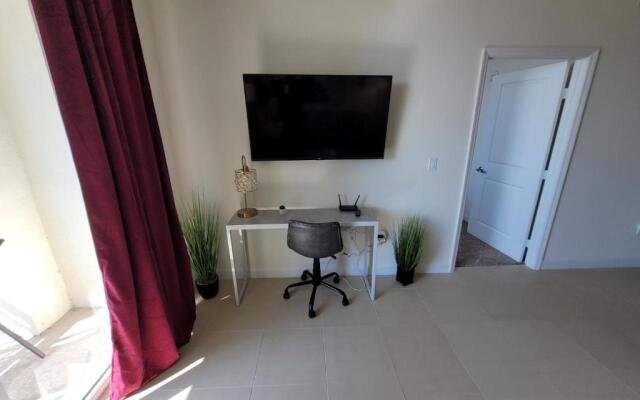 2br2bd, Downtown, Cal King