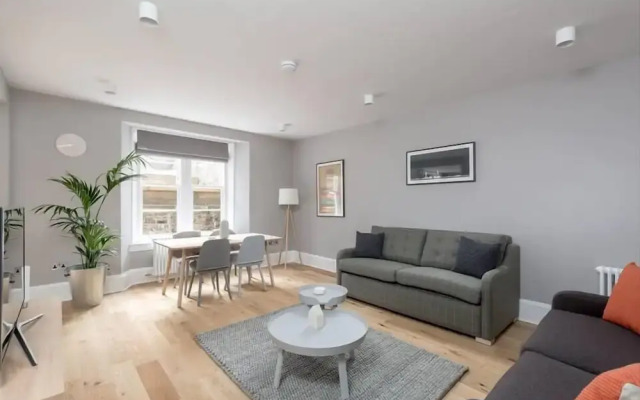 JOIVY Luxury Georgian City Centre Apartment (Sleeps 6)